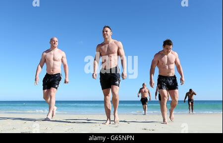 Les Lions britanniques et irlandais (de gauche à droite) Paul O'Connell, Tommy Bowe et Jonathan Davies lors d'une séance de récupération à City Beach, Perth, en Australie. Banque D'Images