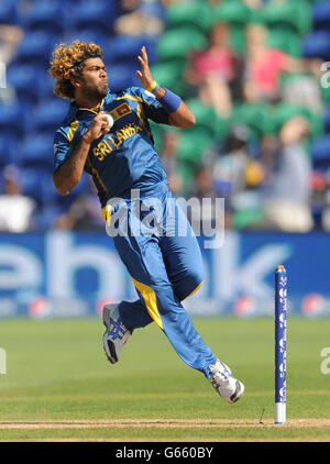 Cricket - Trophée des champions de l'ICC - Groupe A - Nouvelle-Zélande / Sri Lanka - Stade SWALEC. Les bols Lasith Malinga du Sri Lanka Banque D'Images