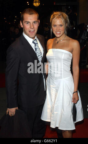 L'acteur Daniel Macpherson et Beth Cordly de l'ITV's The Bill arrivant à Madame Tussauds, Londres, pour la fête du 10e anniversaire de GMTV. Banque D'Images