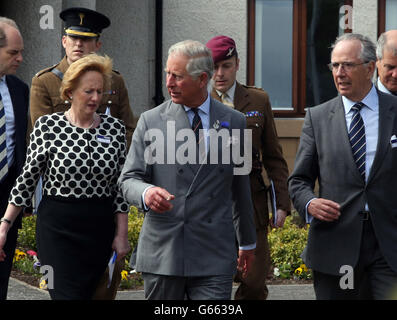 Le Prince de Galles lors de sa visite au foyer Erskine et au Centre de récupération du personnel de l'armée à Édimbourg. Banque D'Images