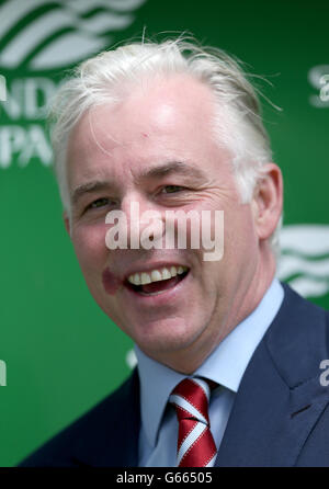 Courses hippiques - Hippodrome de Sandown Park. Jeremy Noseda, formateur Banque D'Images