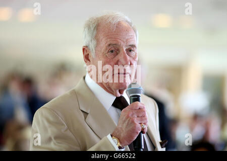 Les courses de chevaux - Not On Our Watch Raceday - Hippodrome Sandown Park Banque D'Images