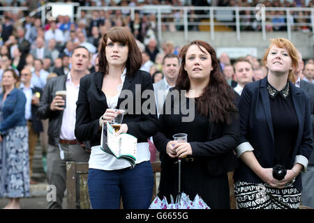 Les courses de chevaux - Not On Our Watch Raceday - Hippodrome Sandown Park Banque D'Images