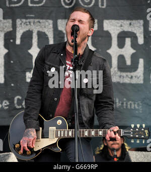 Télécharger Festival 2013.Brian Fallon de la Gaslight Anthem se produit le troisième jour du Festival de téléchargement à Castle Donington. Banque D'Images