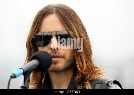 Jared Leto vu au sommet de l'O2 Arena à Londres le mardi 18 juin 2013. 30 secondes pour Mars sont la mise à l'échelle de l'O2 Arena pour annoncer leur nouvelle tournée en novembre. Banque D'Images