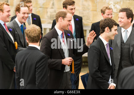 Le duc de Cambridge lors du mariage de Lady Melissa Percy avec Thomas van Straubenzee à l'église paroissiale Saint-Michel d'Alnwick. Banque D'Images