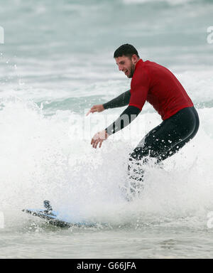 Rugby Union - 2013 Lions britanniques et irlandais - Lions britanniques et irlandais surfant sur Bondi Beach.British & amp ; Lions irlandais Alex Cuthbert surfant sur Bondi Beach, Sydney en Australie. Banque D'Images