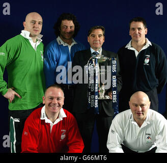 Howard Moody RBS Directeur des communications du Groupe (au centre) avec Team RBS (arrière L-R) Keith Wood, Massimo Giovanelli, David Sole, (avant L-R) Iuean Evans et Brian Moore lors du lancement des RBS 6 Nations à Londres. Banque D'Images