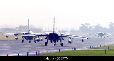 Le Tornado GR4s de la Royal Air Force part de RAF Marham à Norfolk pour se rendre dans le golfe pour participer aux préparatifs de la Grande-Bretagne pour d'éventuelles opérations militaires en Irak. Banque D'Images