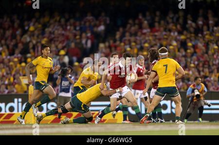 Rugby Union - 2013 British and Irish Lions Tour - second Test - Australie v British and Irish Lions - Etihad Stadium.Ben Youngs, Lions britanniques et irlandais, en action contre la défense australienne Banque D'Images