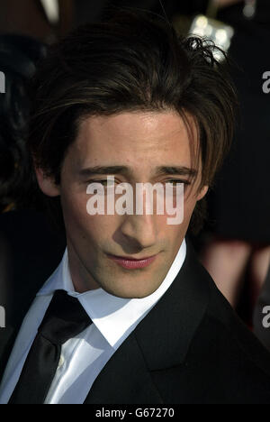 L'acteur Adrien Brody arrive sur le tapis rouge au 9e prix annuel de la Guilde des acteurs de l'écran au Shrine Auditorium de Los Angeles. Banque D'Images