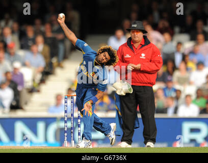 Cricket - Trophée des champions de l'ICC - Groupe A - Australie v Sri Lanka - The Kia Oval. Les bols Lasith Malinga du Sri Lanka Banque D'Images