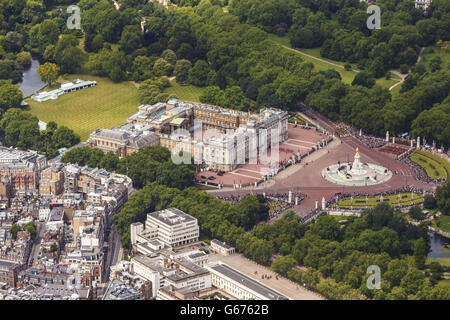 Une vue aérienne de Buckingham Palace à Londres pendant le Trooping de la couleur. Banque D'Images