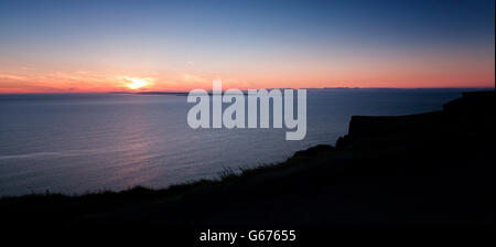 Coucher du soleil les Falaises de Moher, comté de Clare, Irlande Banque D'Images
