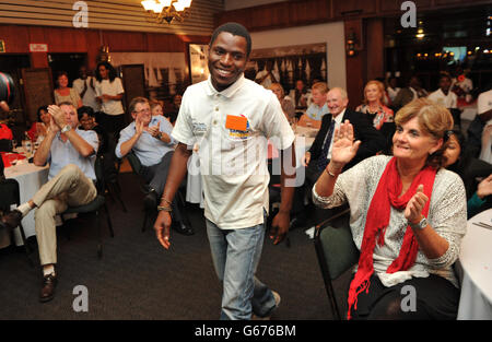 Les jeunes Sud-Africains sélectionnés pour faire partie des étapes de la Clipper Round the World Yacht Race au point Yacht Club de Durban, en Afrique du Sud Banque D'Images