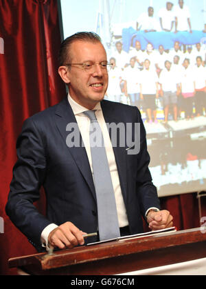 La présentation pour les jeunes Sud-Africains sélectionnés pour faire partie de la Clipper Round the World Yacht Race stages au point Yacht Club à Durban, Afrique du Sud Banque D'Images