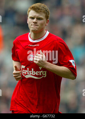 John Arne Riise de Liverpool en action contre Middlesbrough lors de leur match FA Barclaycard Premiership à Anfield, Liverpool. Le jeu a terminé un tirage de 1-1. Banque D'Images