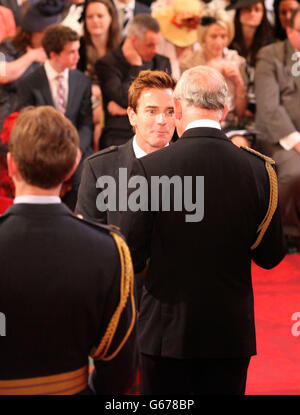 L'acteur Ewan McGregor reçoit un OBE, pour services à Drama et à Charité, par le Prince de Galles lors d'une cérémonie d'investiture au Palais de Buckingham, dans le centre de Londres. Banque D'Images