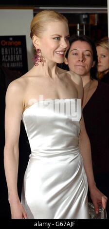 L'actrice Nicole Kidman arrive pour les Orange British Academy film Awards (BAFTA), à l'Odeon de Leicester Square, Londres. Nicole porte une robe d'Ungaro. Banque D'Images