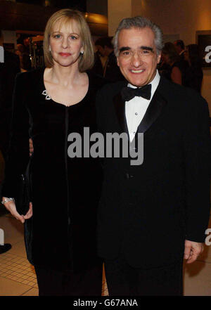 Le réalisateur Martin Scorsese avec son épouse Helen arrive pour les Orange British Academy film Awards (BAFTA), à l'Odeon de Leicester Square, Londres. Banque D'Images