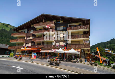 Morgins village, station de ski et de destination de vacances populaire en été, la région des Portes du soleil touristique, Suisse Banque D'Images