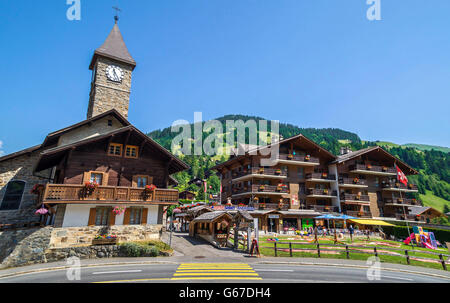 Morgins village, station de ski et de destination de vacances populaire en été, la région des Portes du soleil touristique, Suisse Banque D'Images