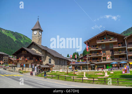 Morgins village, station de ski et de destination de vacances populaire en été, la région des Portes du soleil touristique, Suisse Banque D'Images