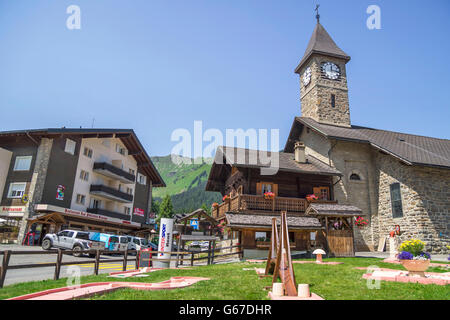 Morgins village, station de ski et de destination de vacances populaire en été, la région des Portes du soleil touristique, Suisse Banque D'Images