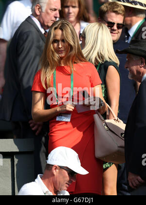 Kim Sears prend sa place dans la boîte des joueurs pour le match entre Andy Murray, en Grande-Bretagne, et Jerzy Janowicz, en Pologne, au cours du onze jour des championnats de Wimbledon au All England Lawn tennis and Croquet Club, Wimbledon. Banque D'Images