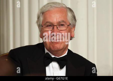 Le gouverneur sortant de la Banque d'Angleterre, Sir Mervyn King, écoute les discours du « dîner du maire de Lord aux banquiers et marchands de la ville de Londres » au Mansion House, à Londres. Banque D'Images