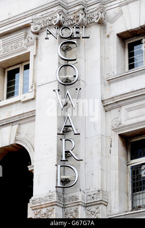 Theatre stock - Londres. Vue générale du Noel Coward Theatre, à Londres. Banque D'Images