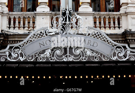 Vue générale du Noel Coward Theatre, à Londres. Banque D'Images