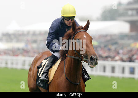 Courses hippiques - Réunion Royal Ascot 2013 - troisième jour - Hippodrome d'Ascot.Jockey Kieron Fallon sur Waila pendant Ribblesdale enjeux le troisième jour de la réunion royale d'Ascot 2013. Banque D'Images