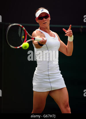 Tennis - Championnats de Wimbledon 2013 - deuxième jour - le club de tennis et de croquet de pelouse de toute l'Angleterre.Samantha Stosur en Australie en action contre Anna Schmiedlova en Slovaquie Banque D'Images