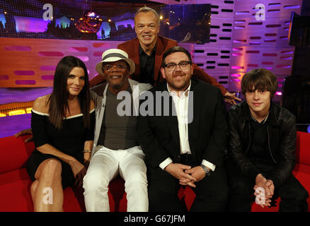 Sandra Bullock, Samuel Jackson, Graham Norton, Nick Frost et Jake Bugg pendant le tournage du spectacle Graham Norton aux London Studios, à Londres. Banque D'Images