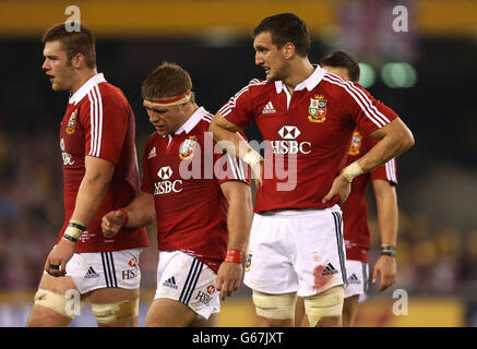 Sam Warburton, Tom Youngs et Dan Lydiate, Lions britanniques et irlandais (de droite à gauche), ont été abattus lors du deuxième Test au Etihad Stadium, à Melbourne. Banque D'Images