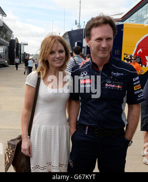 Geri Halliwell et Christian Horner, principal de l'écurie Red Bull Racing, lors du Grand Prix britannique de Santander 2013 sur le circuit Silverstone, à Towcester. Banque D'Images