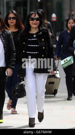 Le consultant DAAD Sharab arrive au Rolls Building alors que le prince saoudien Al-Waleed Bin Talal Bin Abdul-Aziz Al-Saud doit témoigner lors d'un combat de plusieurs millions de membres de la haute Cour pour la vente d'un avion de ligne à l'ancien dirigeant libyen, le colonel Mouammar Kadhafi. Banque D'Images