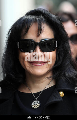 Le consultant DAAD Sharab arrive au Rolls Building alors que le prince saoudien Al-Waleed Bin Talal Bin Abdul-Aziz Al-Saud doit témoigner lors d'un combat de plusieurs millions de membres de la haute Cour pour la vente d'un avion de ligne à l'ancien dirigeant libyen, le colonel Mouammar Kadhafi. Banque D'Images