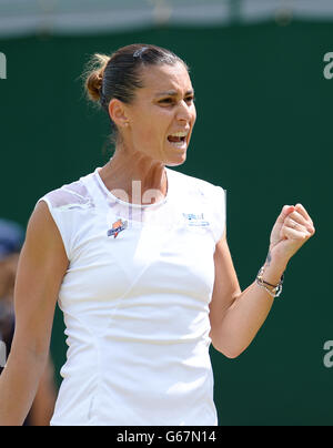 Flavia Pennetta en Italie célèbre un point contre Kirsten Flipkens en Belgique lors du septième jour des championnats de Wimbledon au All England Lawn tennis and Croquet Club, Wimbledon.APPUYEZ SUR ASSOCIATION photo.Date de la photo : lundi 1er juillet 2013.Voir PA Story TENNIS Wimbledon.Le crédit photo devrait se lire comme suit : Dominic Lipinski/PA Wire.RESTRICTIONS : usage éditorial uniquement.Aucune utilisation commerciale.Pas d'émulation vidéo.Aucune utilisation avec les logos non officiels de tiers. Banque D'Images