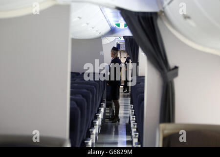 La section économie du nouvel Airbus A380 de British Airways a été livrée. Le plus grand avion de transport de passagers au monde est arrivé à l'aéroport d'Heathrow car BA est devenue la première compagnie aérienne britannique à prendre livraison de l'énorme superjumbo. Banque D'Images