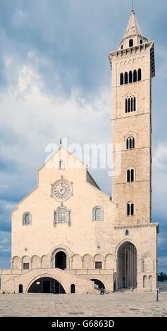 La cathédrale romane Trani, Pouille, Italie, Storm Banque D'Images