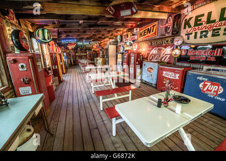 Intérieur de l'essence de Bob allée sur l'historique Route 66 au Missouri Banque D'Images