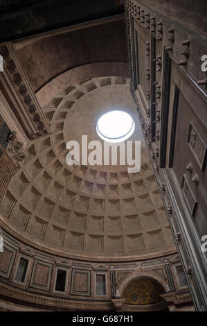 Panthéon de Rome ITALIE plafond d'oculus de l'intérieur. Banque D'Images