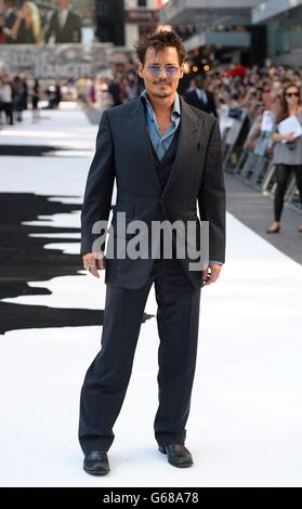 Johnny Depp arrive à la première britannique du Lone Ranger, au cinéma Odeon West End de Londres. Banque D'Images