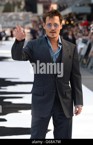 Johnny Depp arrive à la première britannique du Lone Ranger, au cinéma Odeon West End de Londres. Banque D'Images