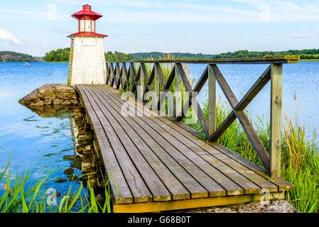 Un très petit phare à l'entrée de Gota canal dans Mem, la Suède. Banque D'Images