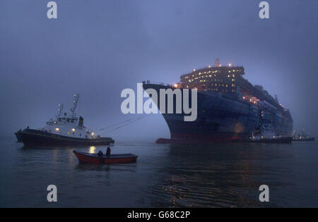 Queen Mary 2 en Bretagne Banque D'Images