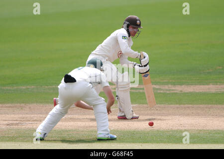 Cricket - LV County Championship - Division One - Surrey v Notinghamshire - The Kia Oval. Rory Burns de Surrey en action de coups de matraque Banque D'Images