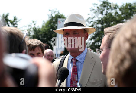 La course de chevaux 2013 - 2013 Piper-Heidsieck - Abu Dhabi Festival Juillet Messieurs's Day - Newmarket Racecourse Banque D'Images